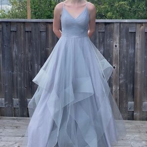 Gorgeous silver prom dress - Size US4
